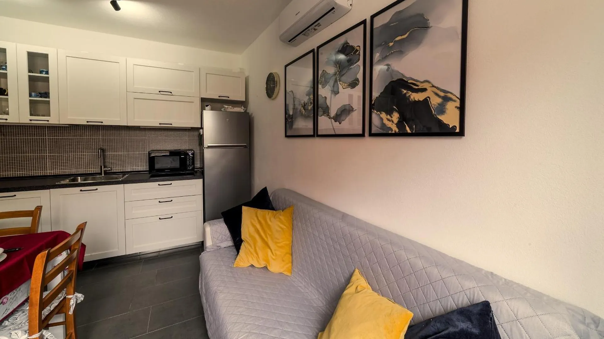Patty'S House Apartment Quartu Sant'Elena 0*,  Italy